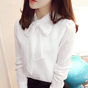 Шифонена блуза с широки ръкави в червено и бяло.