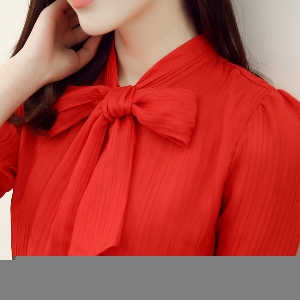Шифонена блуза с широки ръкави в червено и бяло.