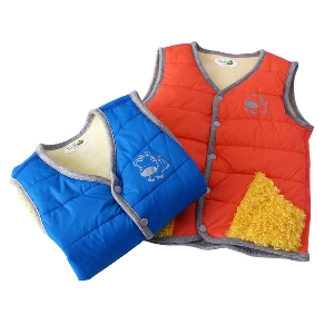 Παιδικά γιλέκα με  τσέπες σε μπλε, κόκκινο και πορτοκαλί χρώμα