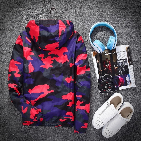 Ανδρικό  καμουφλάζ μπουφάν με διαφορετικά πρότυπα