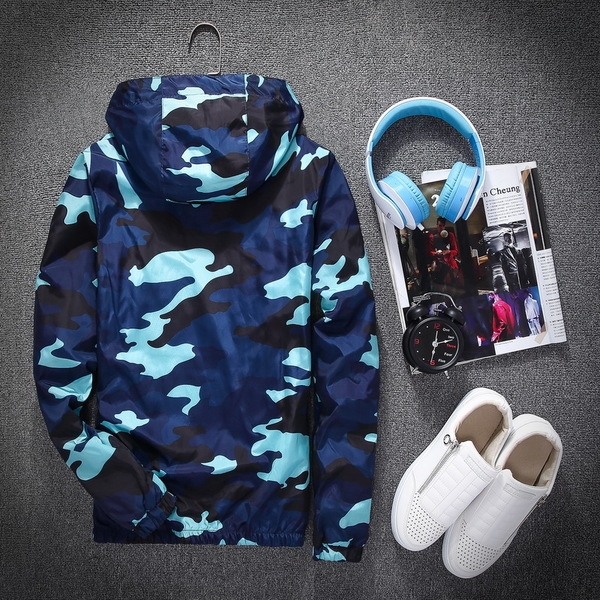 Ανδρικό  καμουφλάζ μπουφάν με διαφορετικά πρότυπα