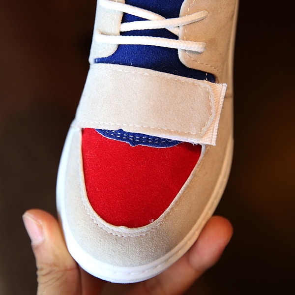 Ежедневни обувки за момичета и момчета със връзки и лепенка. 