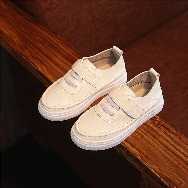 Детски маратонки с лепенка и гъвкава подметка в три цвята. 