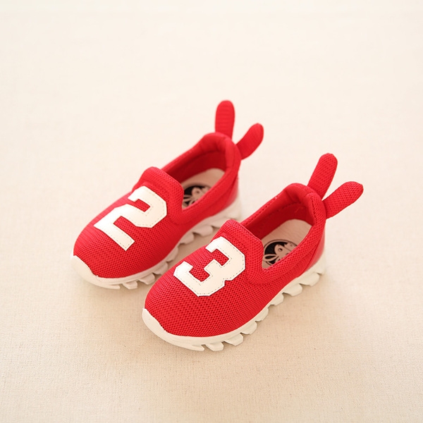 Дишащи детски кецове с ушички в черен,червен и зелен модел