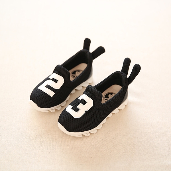 Дишащи детски кецове с ушички в черен,червен и зелен модел