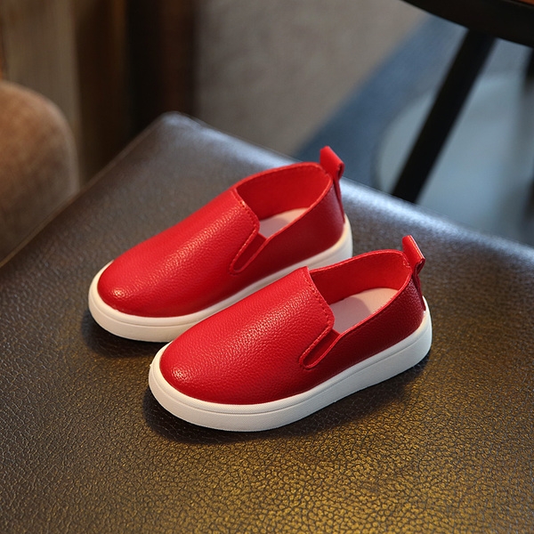 Модерни кожени еспадрили за момичета в пет цвята . 