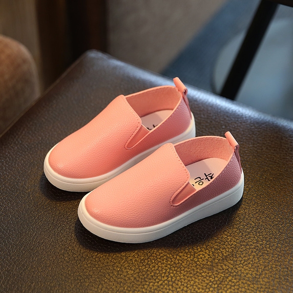 Модерни кожени еспадрили за момичета в пет цвята . 