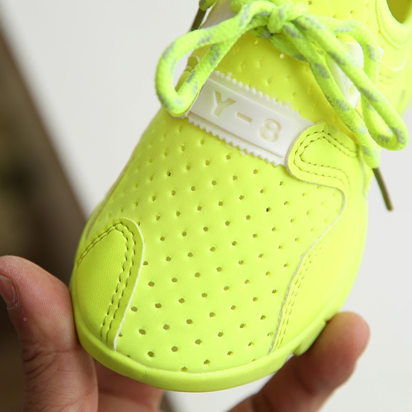 Детски маратонки за момичета в искрящи цветове. 