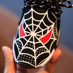 Παιδικά αθλητικά παπούτσια για κορίτσια και αγόρια με εφαρμογή spiderman.