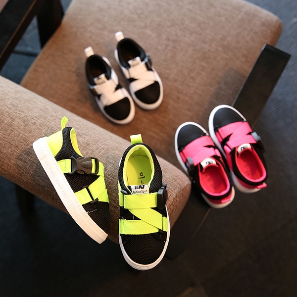 Ежедневни спортни обувки с цветни лепенки за момичета и момчета. 