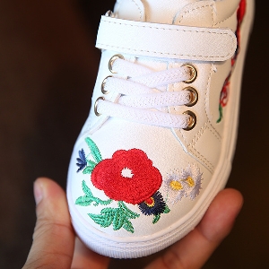 Παιδικά αθλητικά  παπούτσια με φωτάκια και με κεντημένα λουλούδια  με δεσμούς και λουράκια βελκρό