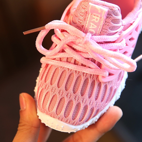 Кокетни маратонки за момичета с дишаща мрежа. 