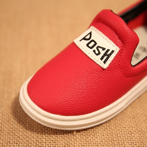 Παιδικά πάνινα παπούτσια για κορίτσια σε λευκό, μαύρο και κόκκινο χρώμα