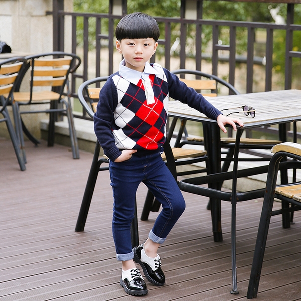 Елегантни детски обувки в черно и бяло