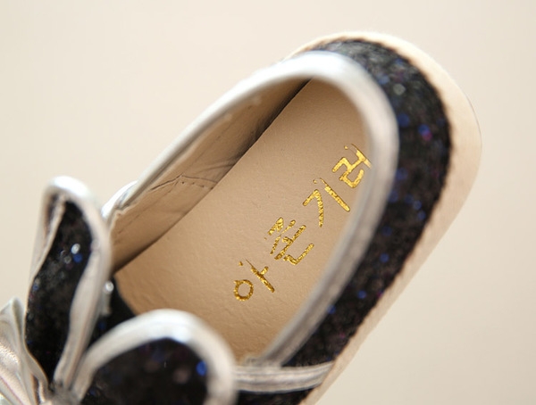 Детски обувки за момичета с панделка и заешки ушички. 