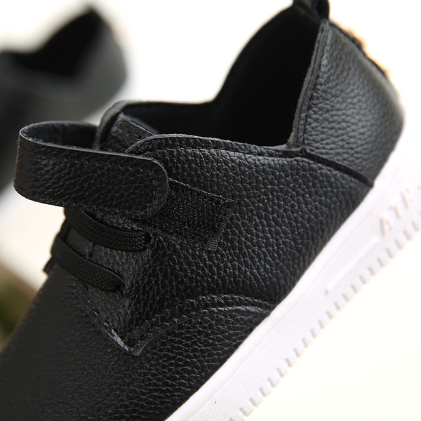 Детски кецове за момчета от изкуствена кожа в бял,черен и червен цвят 