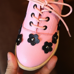Φθινοπωρινά παιδικά παπούτσια για κορίτσια με μικρά λουλούδια