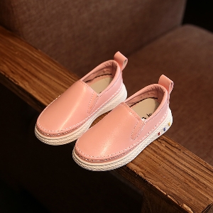 παιδικά δερμάτινα παπούτσια για κορίτσια και αγόρια.