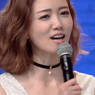 Стилни дамски огърлици над 50 модела 