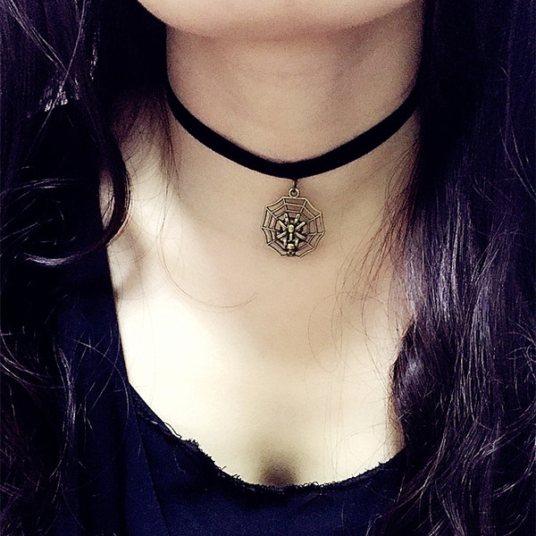 Стилни дамски огърлици над 50 модела 