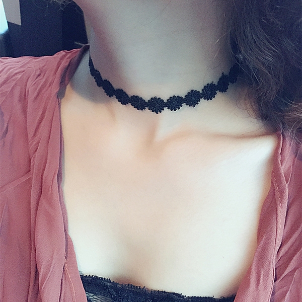 Стилни дамски огърлици над 50 модела 