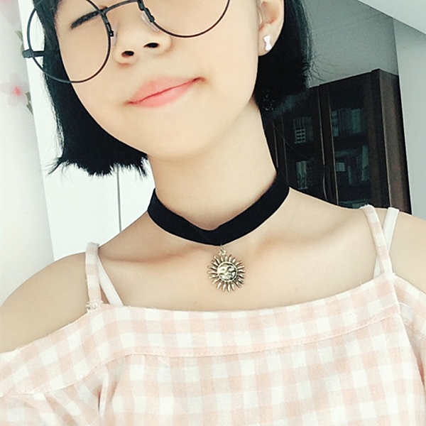 Стилни дамски огърлици над 50 модела 