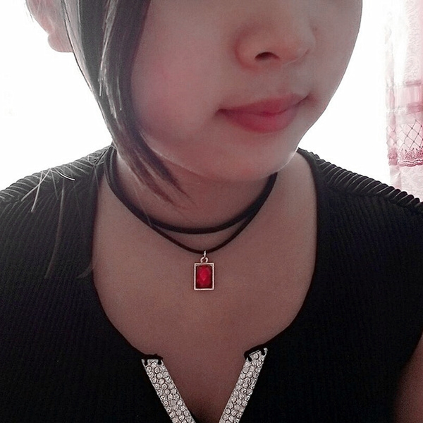 Стилни дамски огърлици над 50 модела 