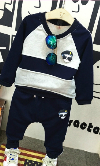 Детски памучни спортни комплекти за момчета в тъмносин и сив цвят.