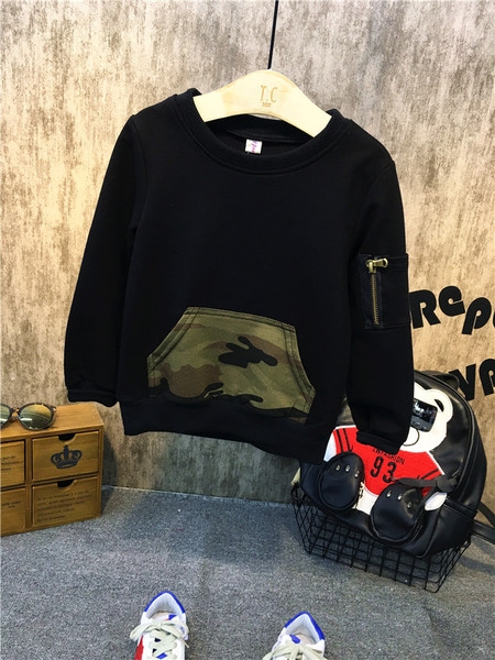  Παιδικό αθλητικό σετ καμουφλάζ για το φθινόπωρο για αγόρια.