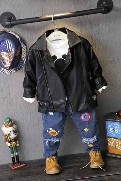 Детско есенно яке от изкуствена кожа за момчета в черен цвят.