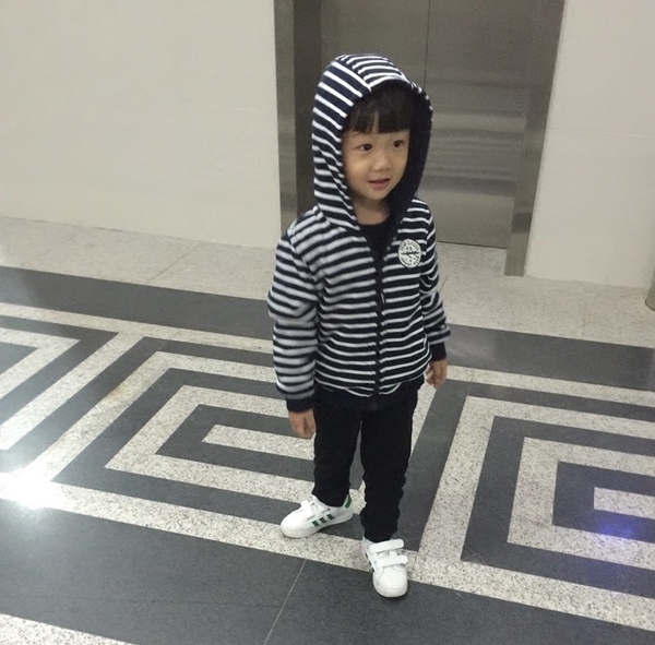 Детско пролетно-есенно яке за момчета с две лица.