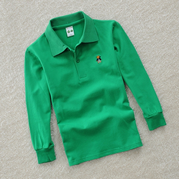 Детски пролетно-есенни блузки за момчета в осем различни цвята.