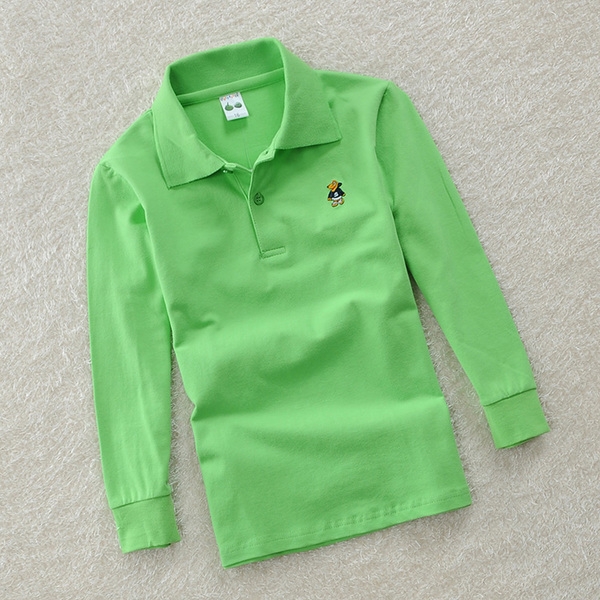 Детски пролетно-есенни блузки за момчета в осем различни цвята.