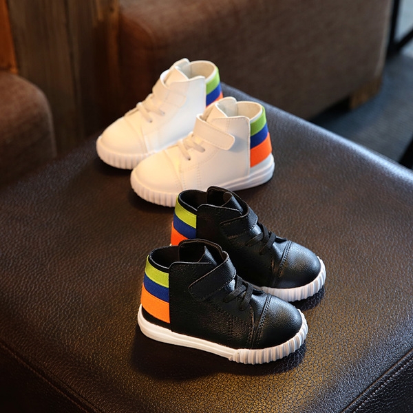 Детски ежедневни боти за момичета  в бял и черен цвят.