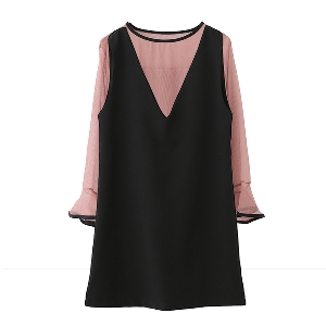 Σετ από κομψό  μαύρο φόρεμα με μια ροζ μπλούζα με μακριά μανίκια