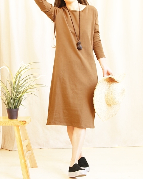 Дълга дамска кадифена рокля подходяща за всеки повод