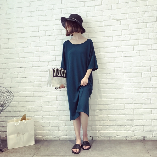 Широка дамска рокля с къс ръкав в тъмнозелен, черен и червен цвят