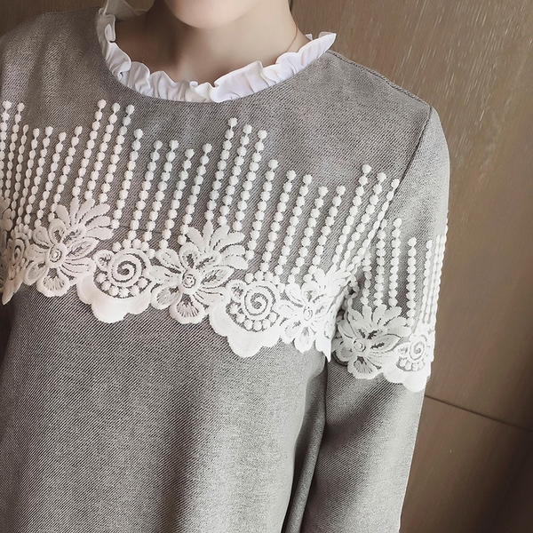 Дамска стилна рокля с дантелена яка и дантелени ръкави в светлосив цвят