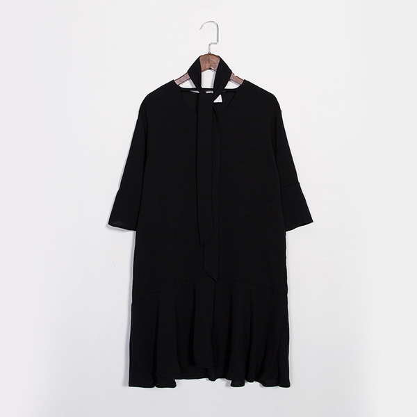 Дамска лека памучна рокля в бял и черен модел