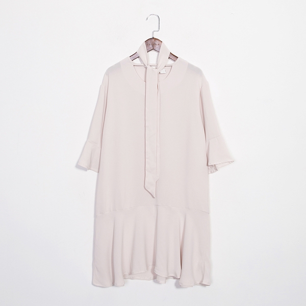 Дамска лека памучна рокля в бял и черен модел