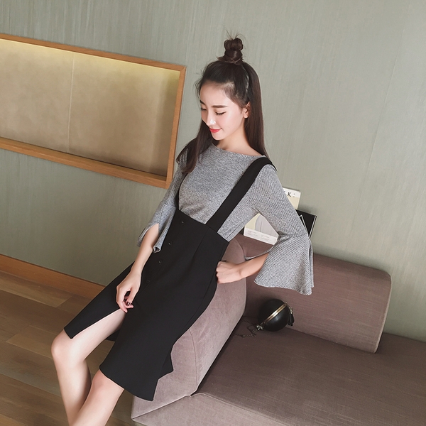 Комплект от дамска черна рокля с тиранти и сива блуза