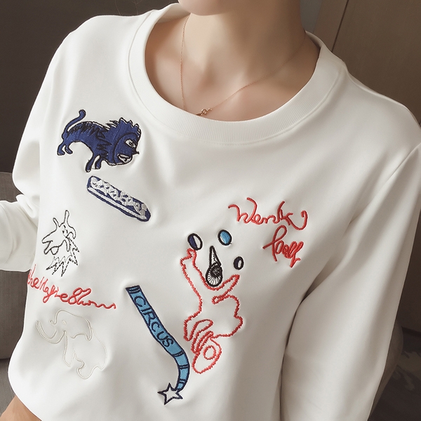 Дамска блуза в бяло с бродерии