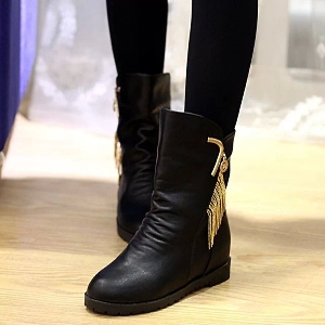 Γυναικείες μπότες μαύρες και καφέ  - δύο μοντέλα για το  φθινοπώρου και  το χειμώνα.