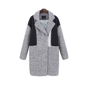 Дамско елеганто зимно палто в преобладаващ сив цвят, подходящо за студените месеци през годината