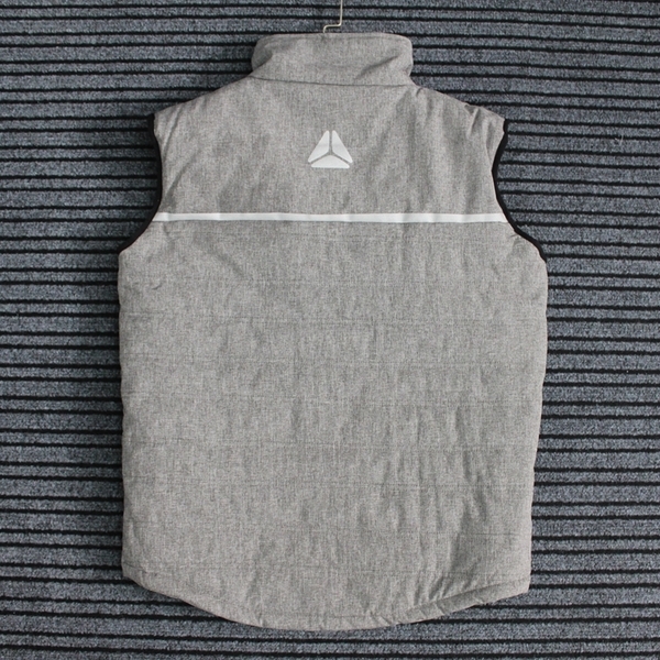 Есенно-зимни памучни елеци в сив цвят. 