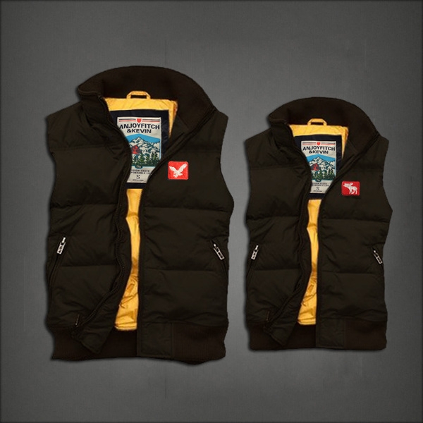 Спортни есенно-зимни елеци в пет цвята за мъже и жени. 