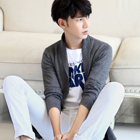 Тънки есенни мъжки жилетки с V-образно деколте- къси и дълги. 