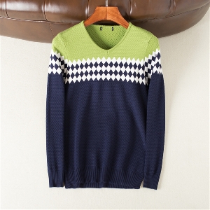 Мъжки пуловер с  V-образно деколте тип Слим в различни цветове