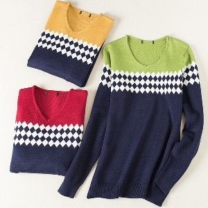 Мъжки пуловер с  V-образно деколте тип Слим в различни цветове