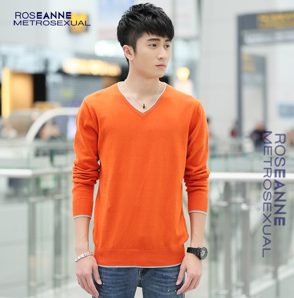 Изчистен мъжки пуловер в различни цветове с V- образно деколте